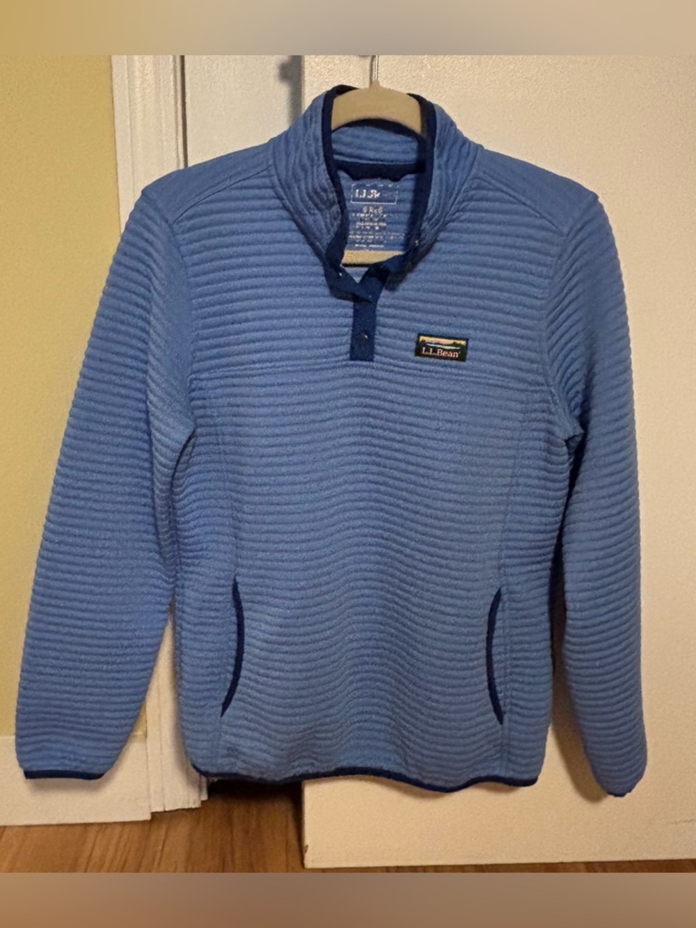 L.L. Bean Airlight Knit Pullover Small